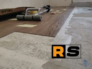 Монтаж кварцвінілового покриття у Сумах. Ролік
